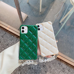 Lingge Temperament Pearl Diagonal Chain Mobile Phone Case